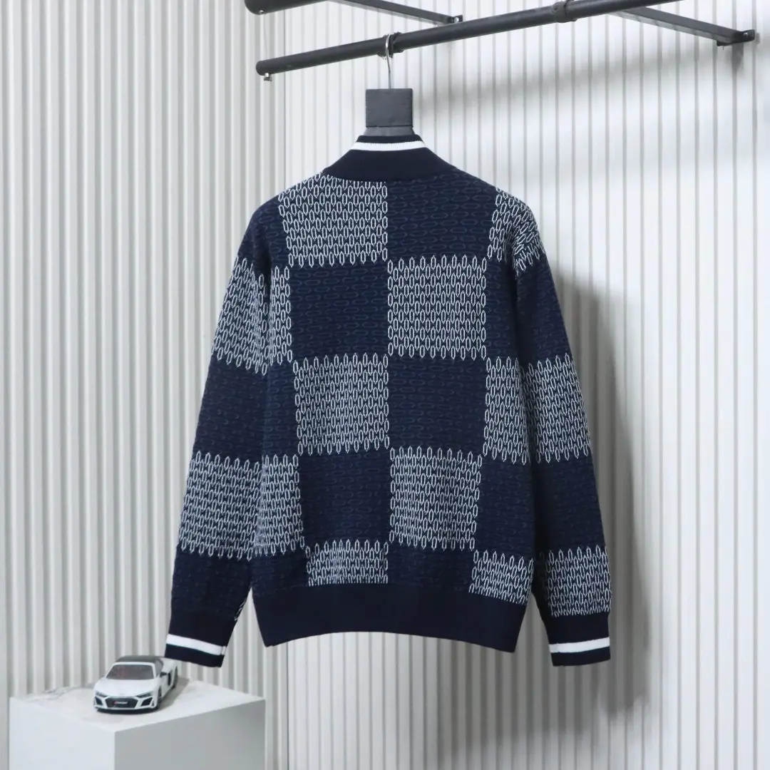 Karierte Jacquard-Strickjacke mit Reißverschluss – Bild 2