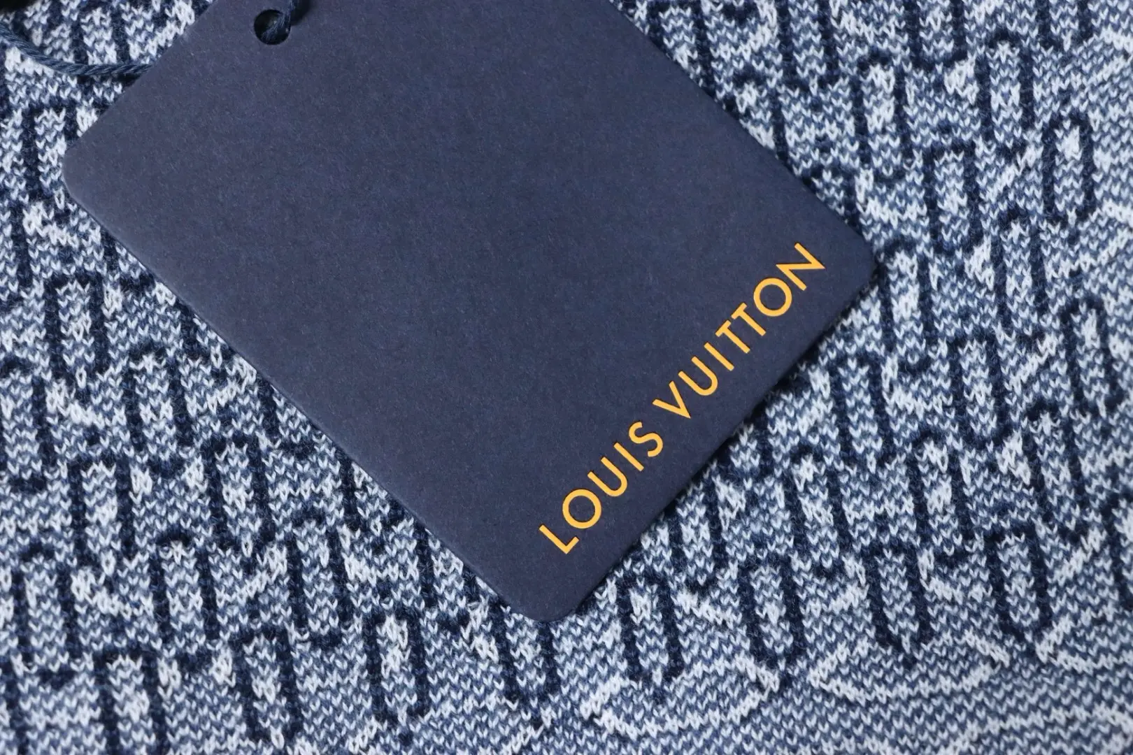 Karierte Jacquard-Strickjacke mit Reißverschluss – Bild 10