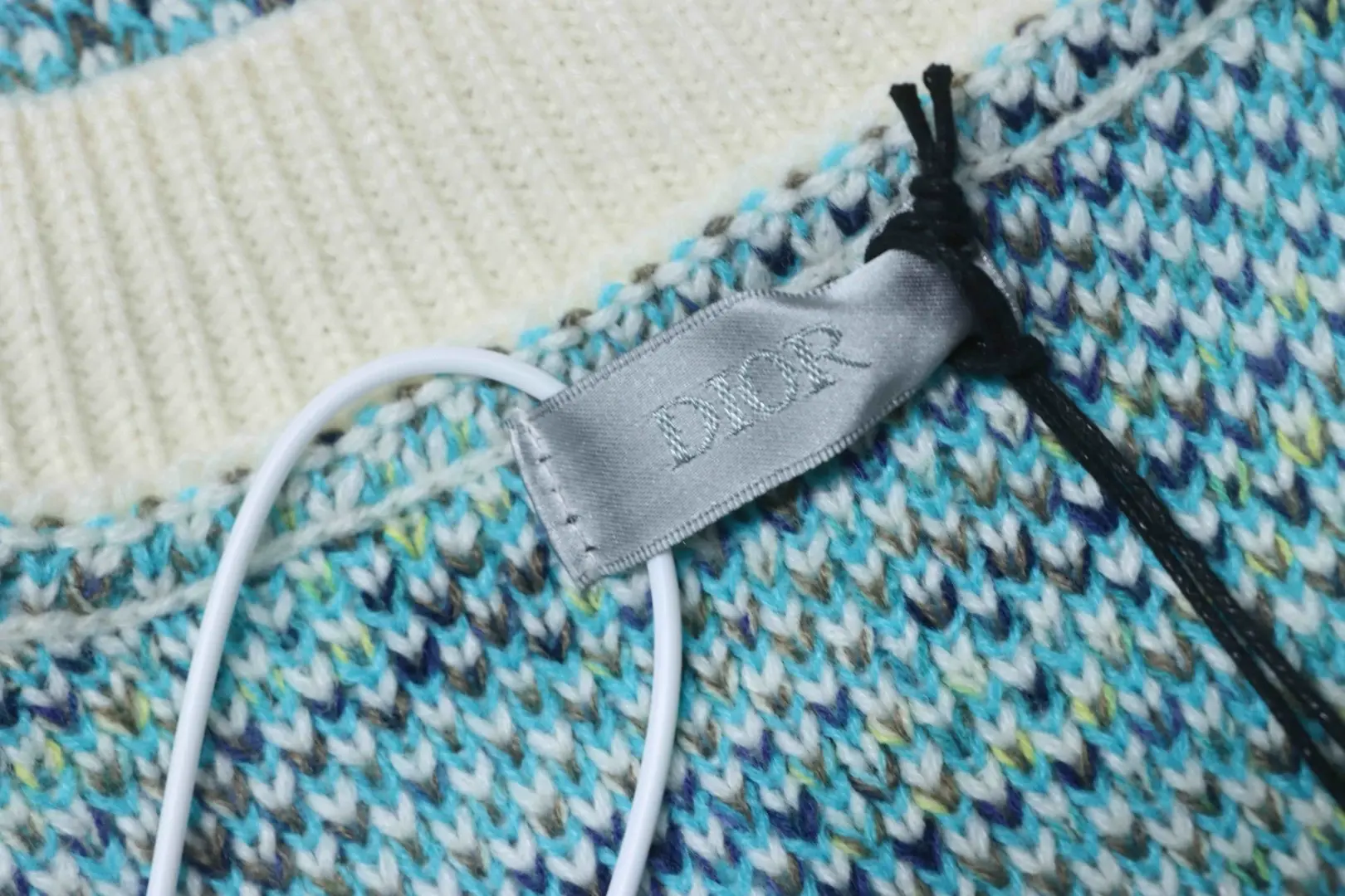 Klassischer Pullover mit Monogramm-Jacquardmuster und Rundhalsausschnitt – Bild 8