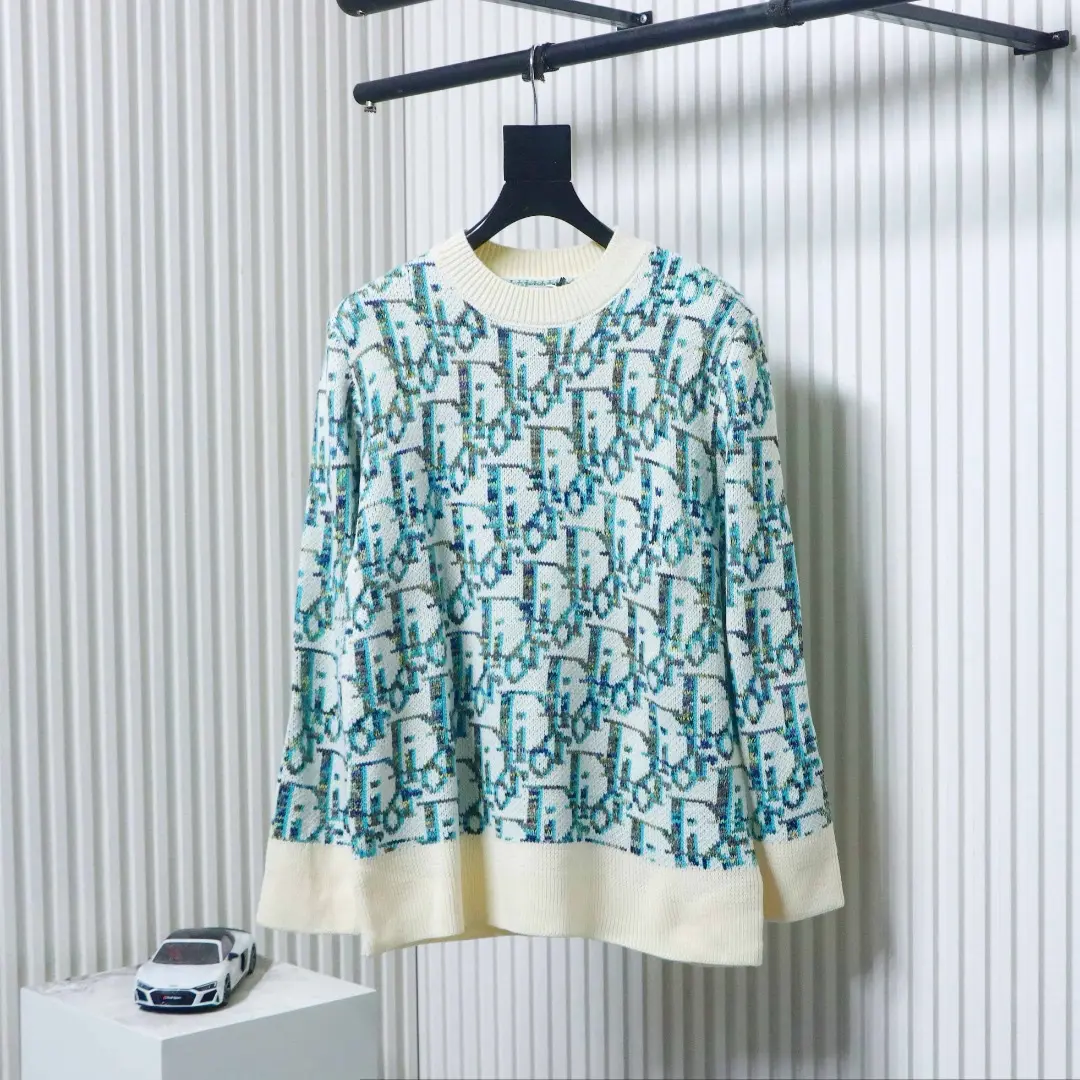 Klassischer Pullover mit Monogramm-Jacquardmuster und Rundhalsausschnitt