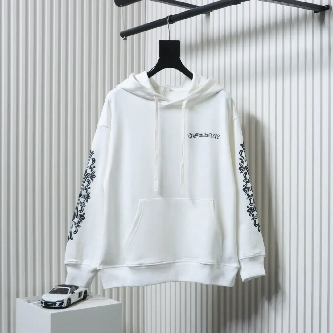 Klassischer lila Kapuzenpullover mit Schwert-, Sanskrit-Hand- und Kreuzaufdruck