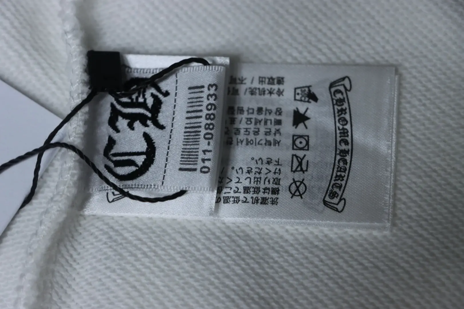 Klassischer lila Kapuzenpullover mit Schwert-, Sanskrit-Hand- und Kreuzaufdruck – Bild 8