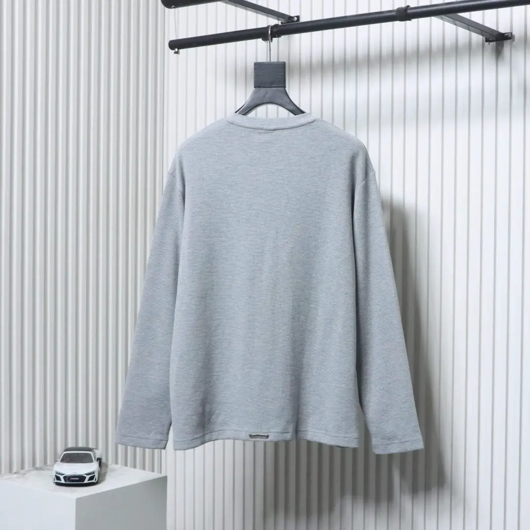 Langarmhemd aus Leder mit Waffelstruktur und Kreuzmuster – Bild 2