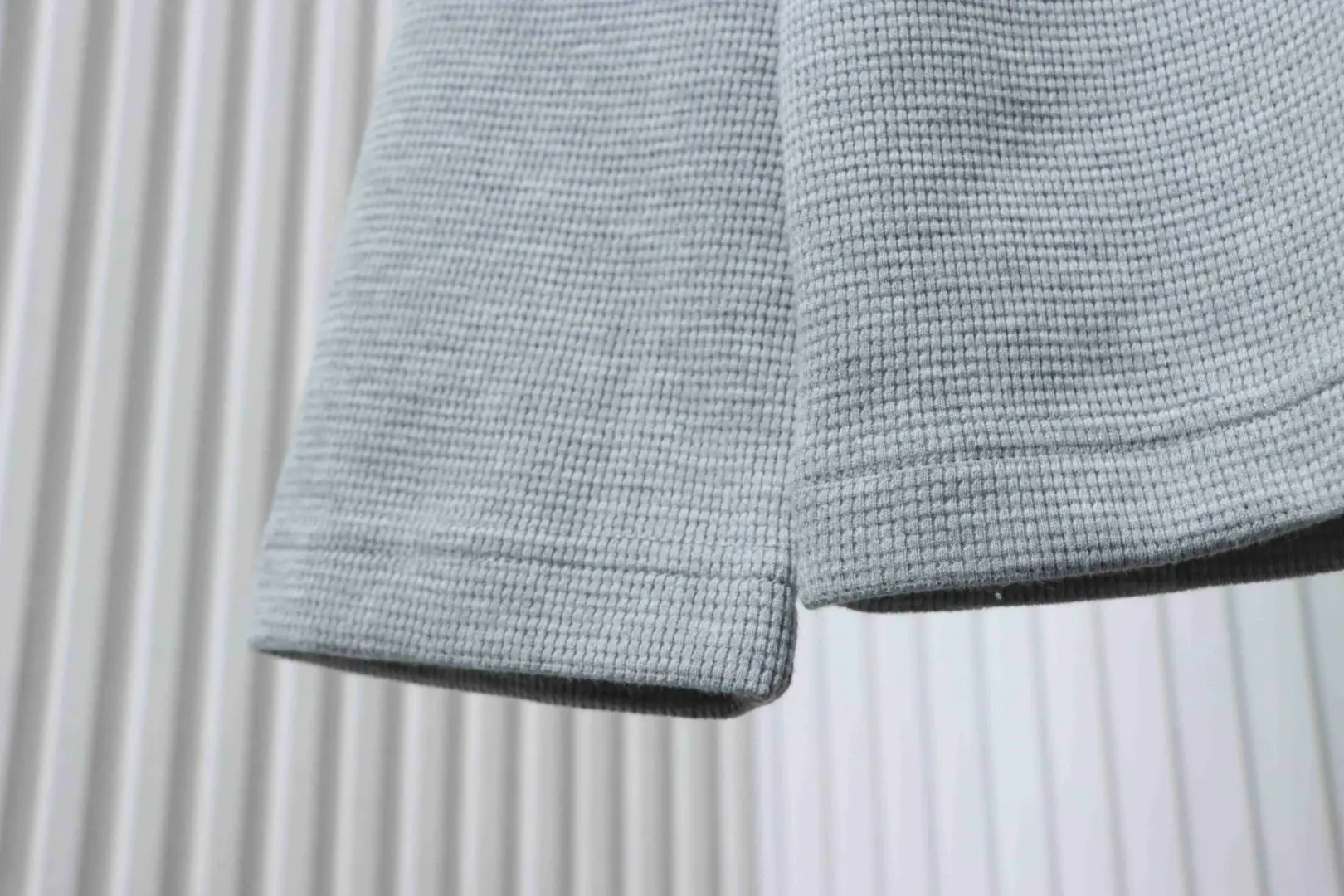 Langarmhemd aus Leder mit Waffelstruktur und Kreuzmuster – Bild 6