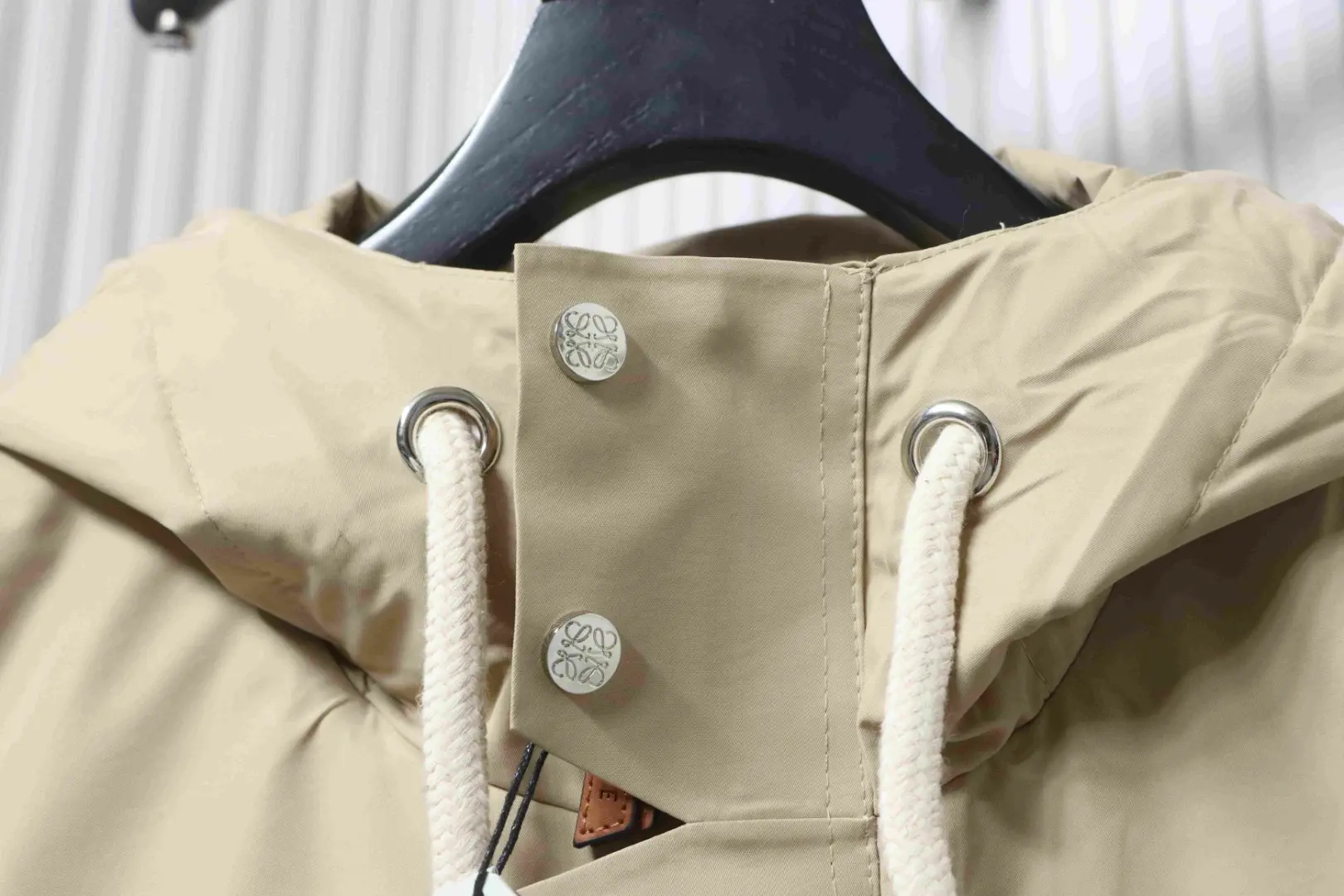 Midilange Daunenjacke mit Kapuze und Lederlabel M-XXXL – Bild 6