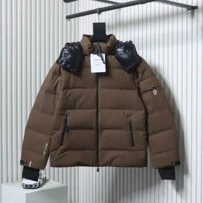 Moncler 25Fw Daunenjacke mit Kapuze und Ärmeltaschen