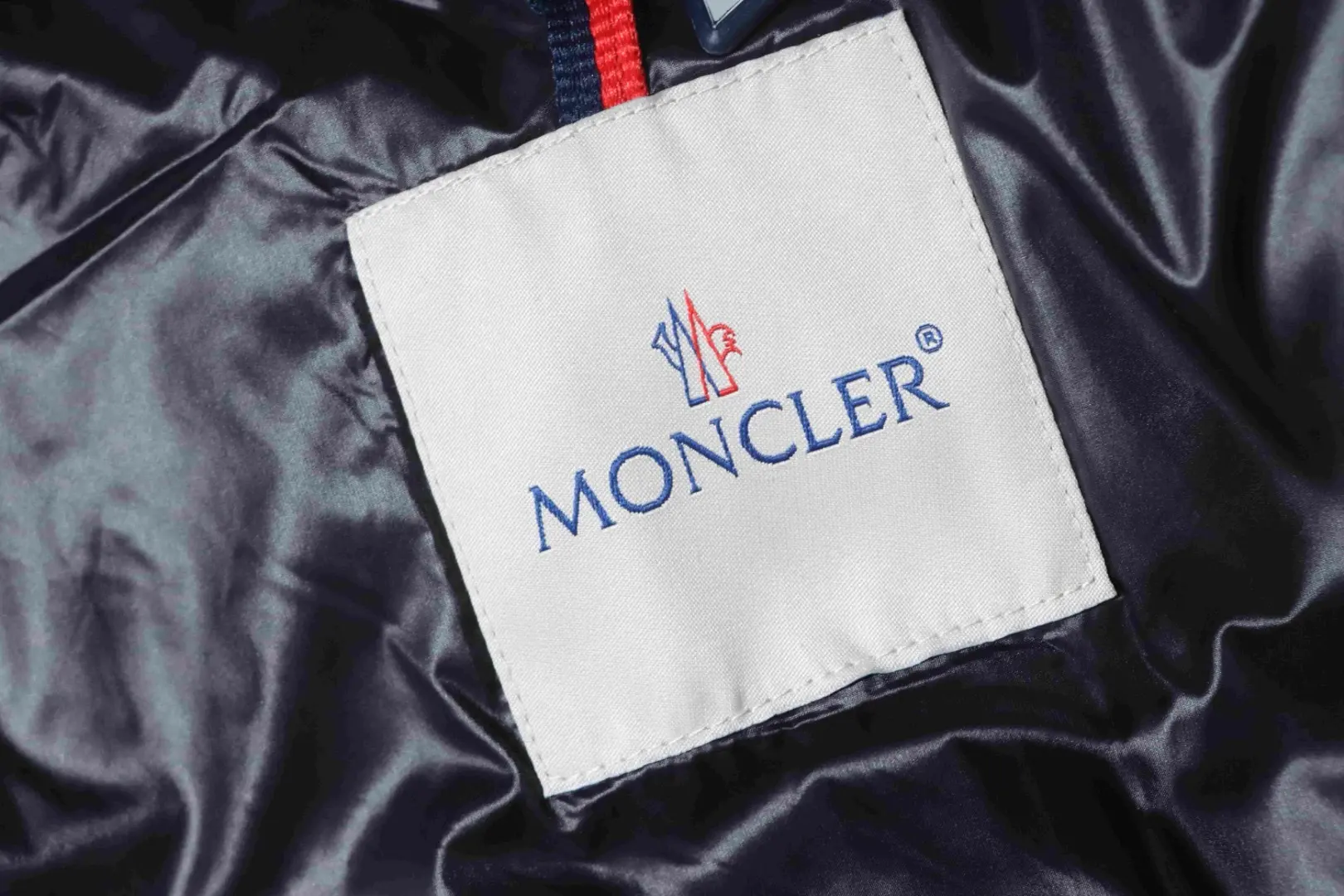 Moncler Daunenjacke in limitierter Auflage zum Jahr des Drachen – Bild 8
