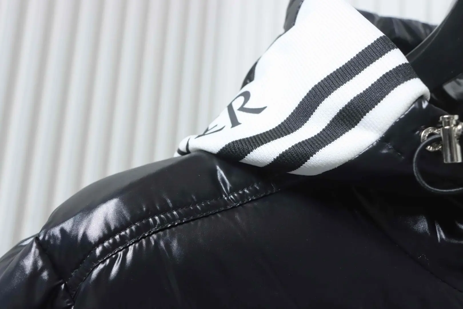 Moncler Daunenjacke in limitierter Auflage zum Jahr des Drachen – Bild 5