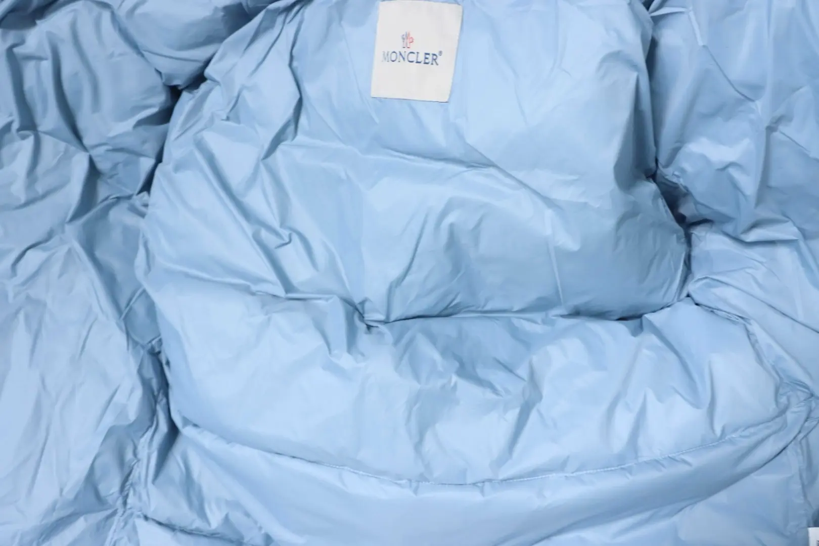 Moncler Daunenjacke mit Stehkragen und Patchwork-Details, Mikrolabel – Bild 8