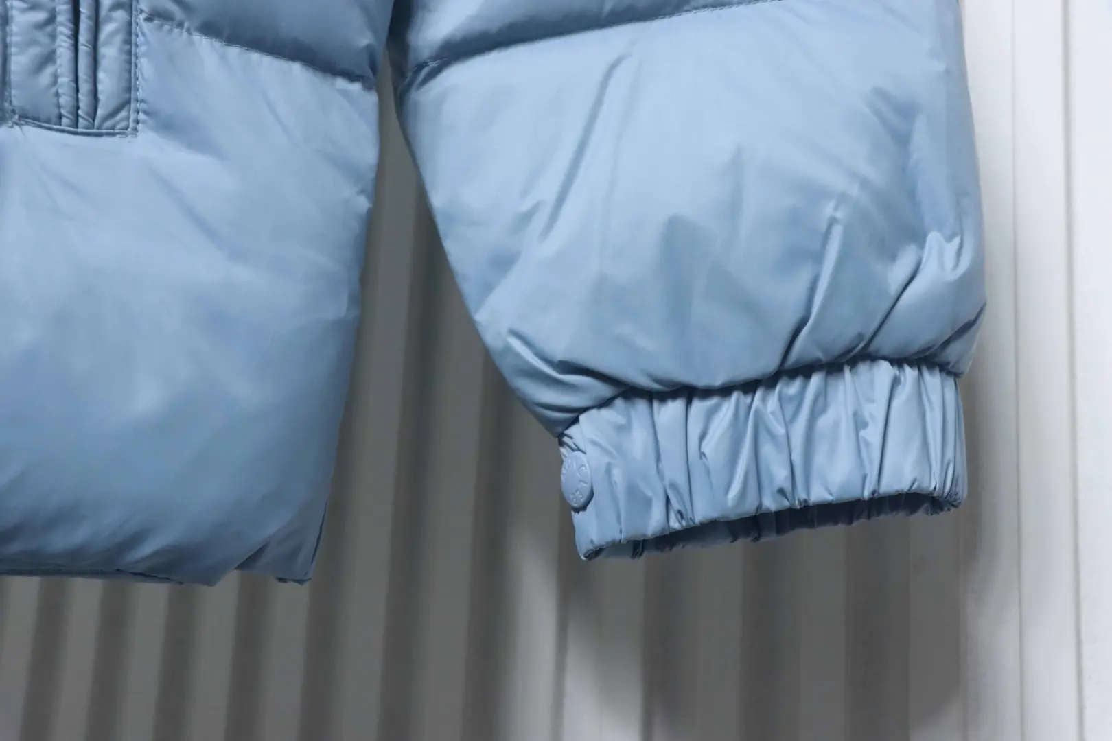 Moncler Daunenjacke mit Stehkragen und Patchwork-Details, Mikrolabel – Bild 11