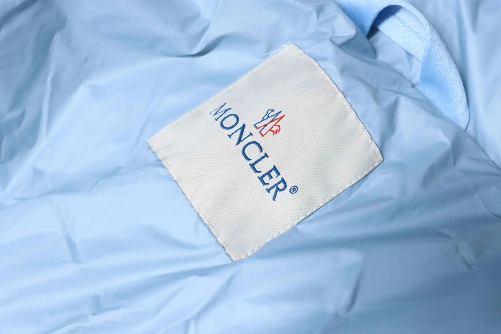 Moncler Daunenjacke mit Stehkragen und Patchwork-Details, Mikrolabel – Bild 15