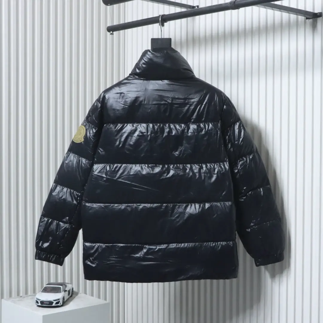 Moncler Dervox Daunenjacke mit kurzem Stehkragen – Bild 2