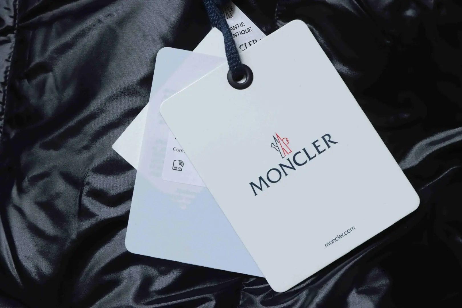 Moncler Dervox Daunenjacke mit kurzem Stehkragen – Bild 9