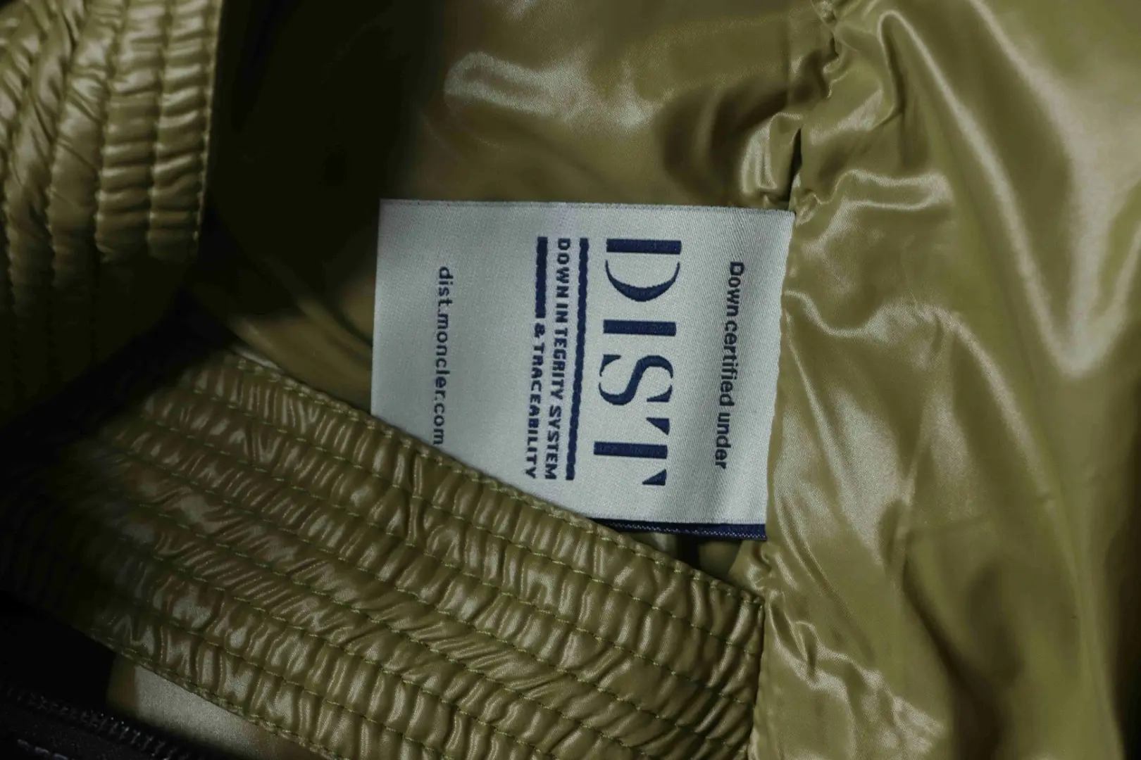 Moncler Dervox Daunenjacke mit kurzem Stehkragen – Bild 10