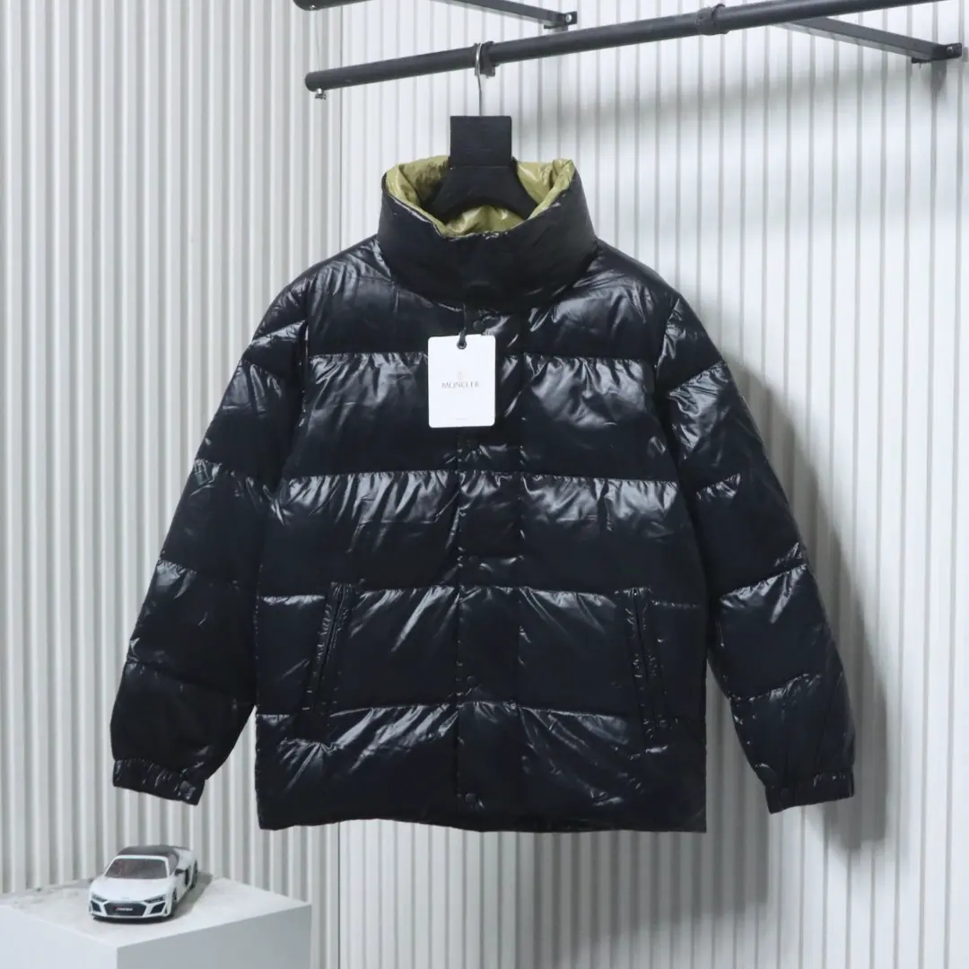 Moncler Dervox Daunenjacke mit kurzem Stehkragen