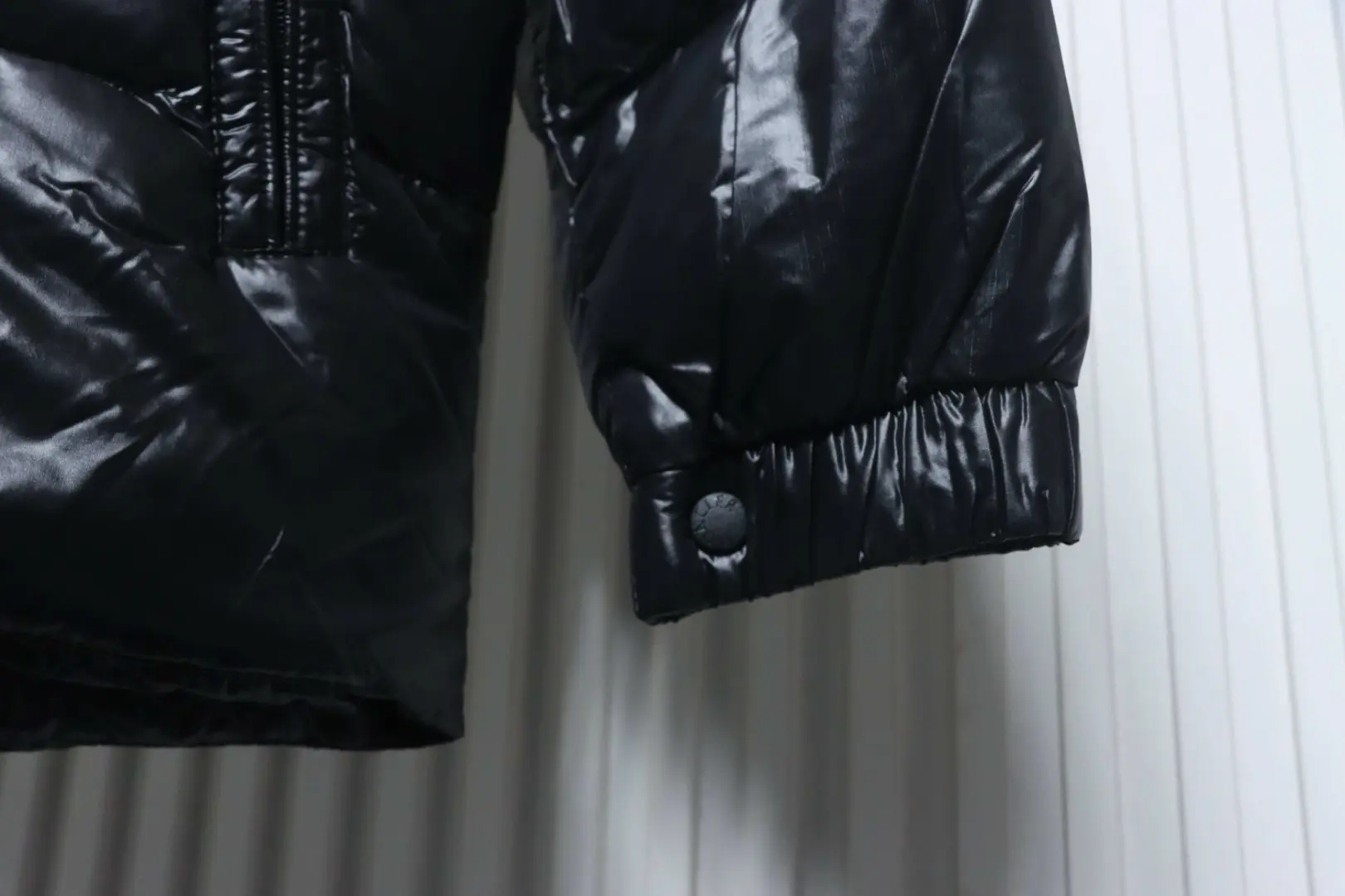 Moncler Dervox Daunenjacke mit kurzem Stehkragen – Bild 6