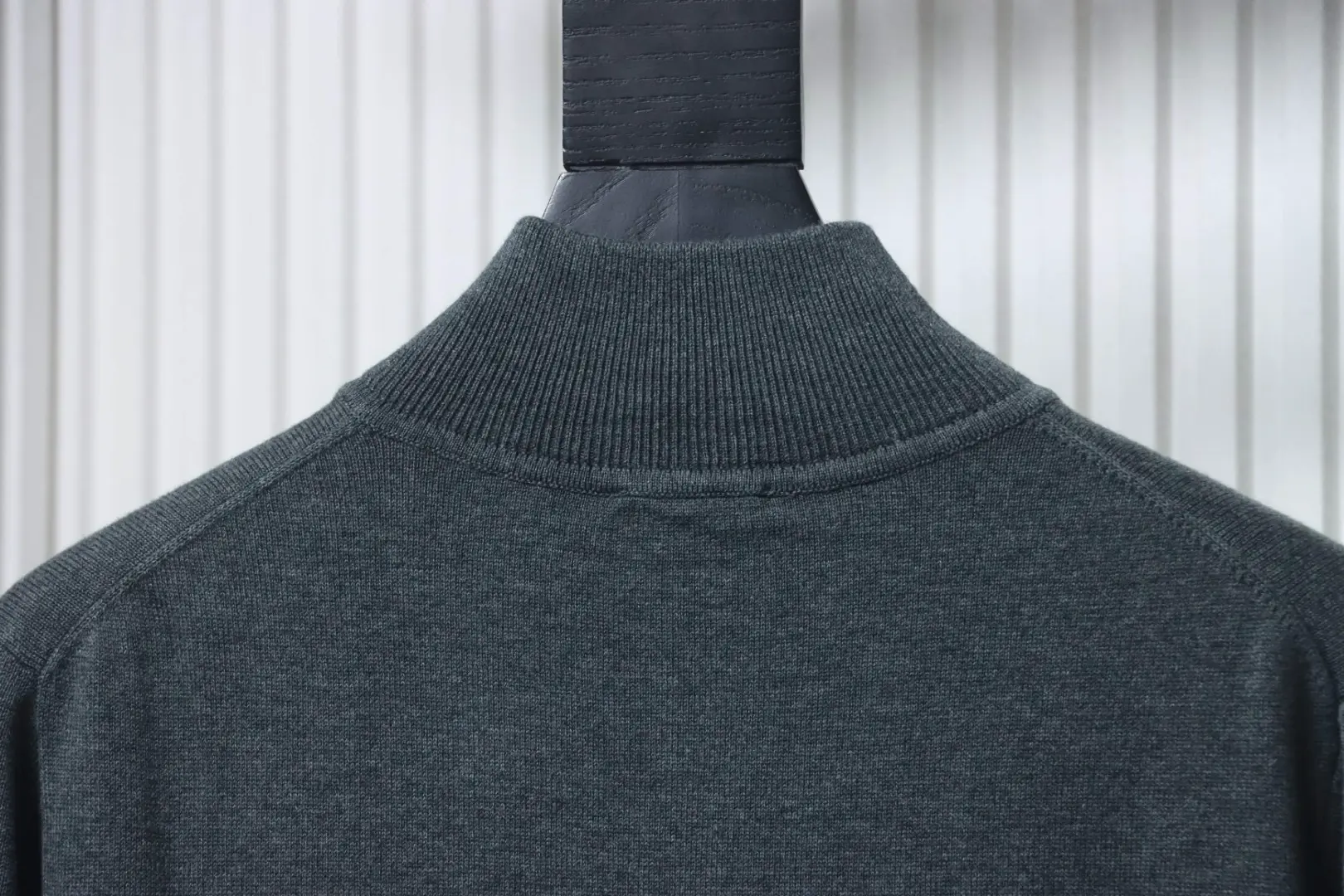 Moncler MC Strickpullover mit kleinem Logo und halbem Reißverschluss XXL – Bild 4