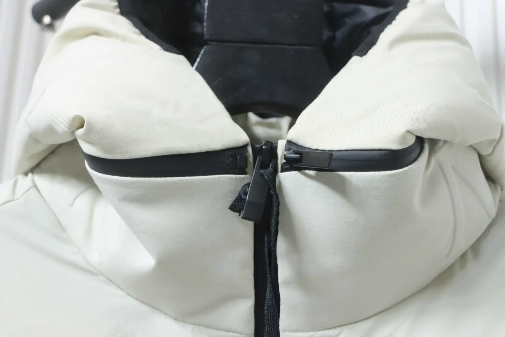 Moncler Silikon-Patch-Daunenweste – Bild 5