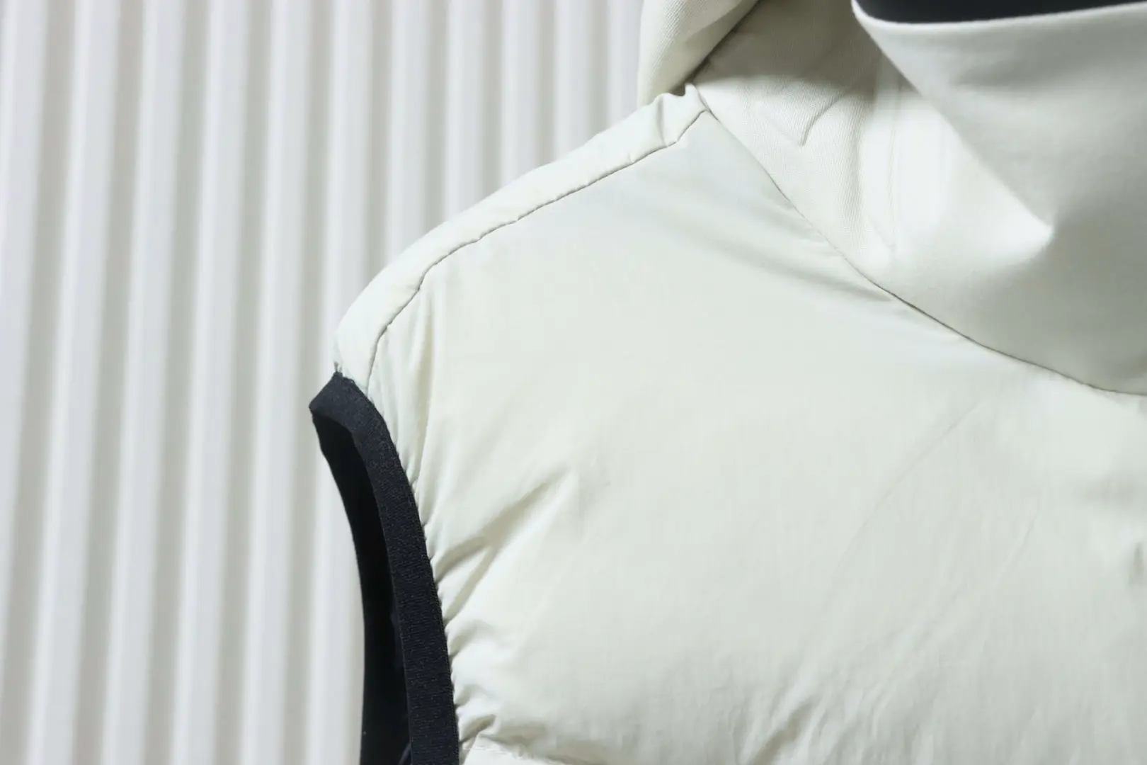 Moncler Silikon-Patch-Daunenweste – Bild 6