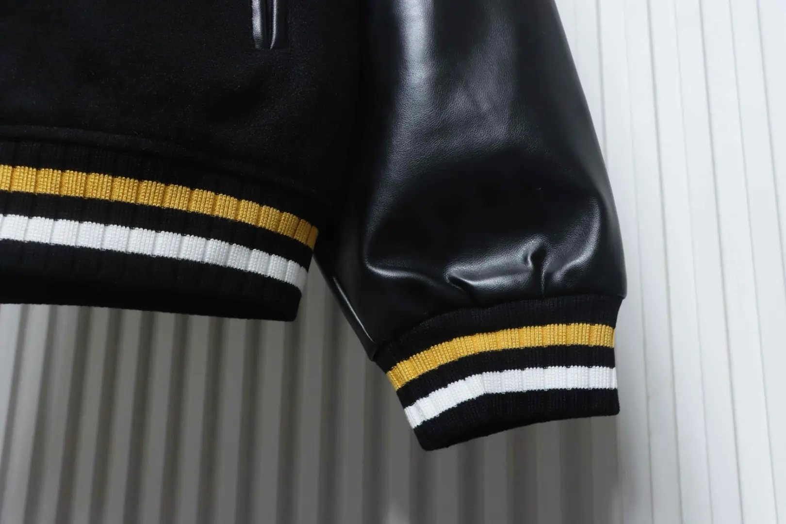 Monsteraugen-Baseballjacke – Bild 8