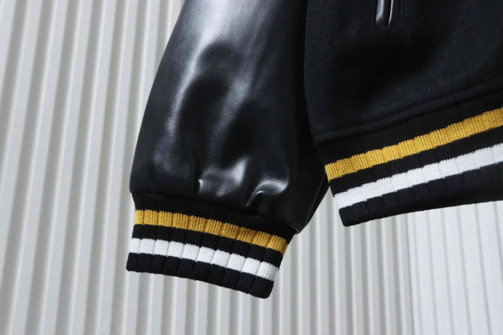 Monsteraugen-Baseballjacke – Bild 9