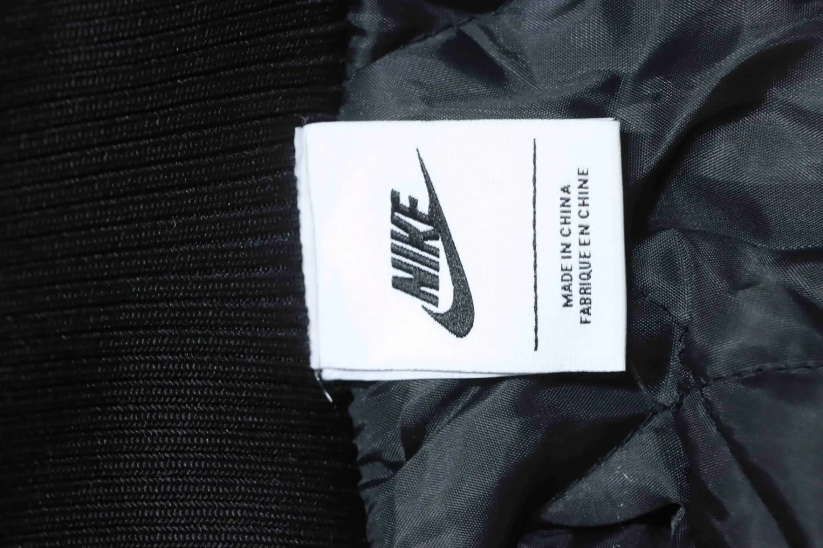 Nike Daunenjacke mit kleinem Logo – Bild 10