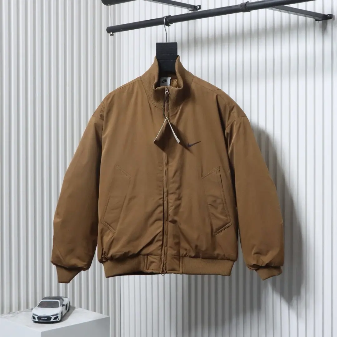 Nike Daunenjacke mit kleinem Logo – Bild 12