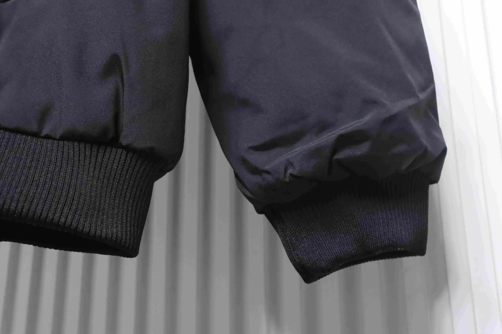 Nike Daunenjacke mit kleinem Logo – Bild 8