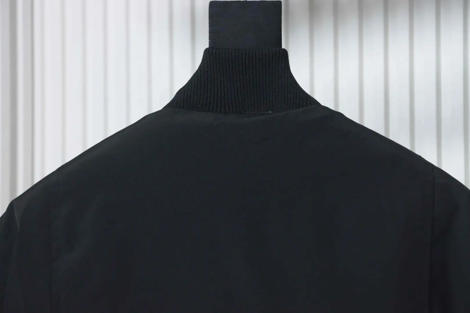 Nike Daunenjacke mit kleinem Logo – Bild 5