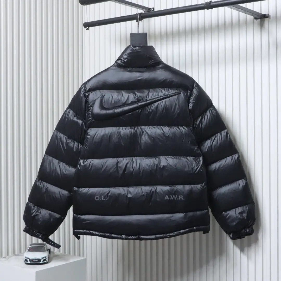 Nike x Drake Nocta Stehkragen-Daunenjacke – Bild 16