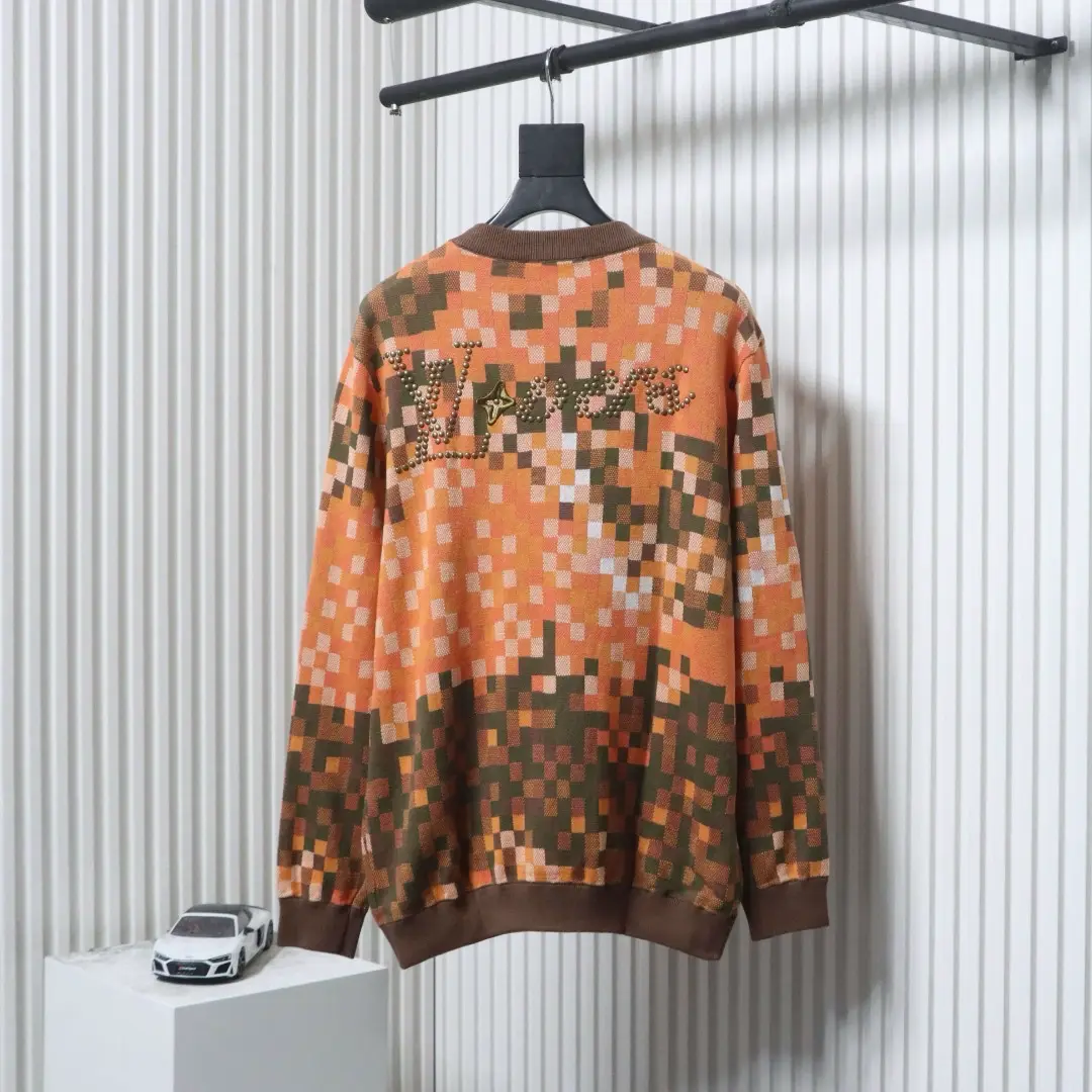 Pullover mit Mosaikmuster und Rundhalsausschnitt und Rückennieten – Bild 2