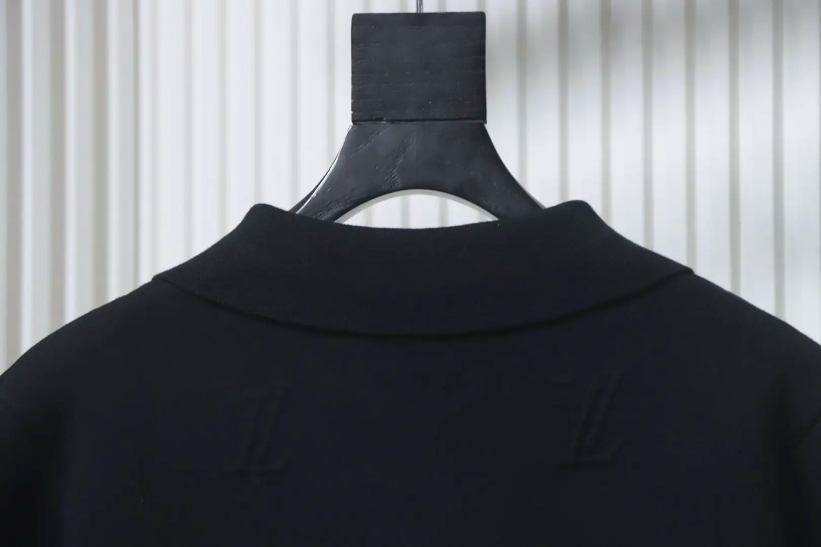 Strickjacke mit geprägtem Buchstabenreißverschluss und Strickkragen, schwarz – Bild 4