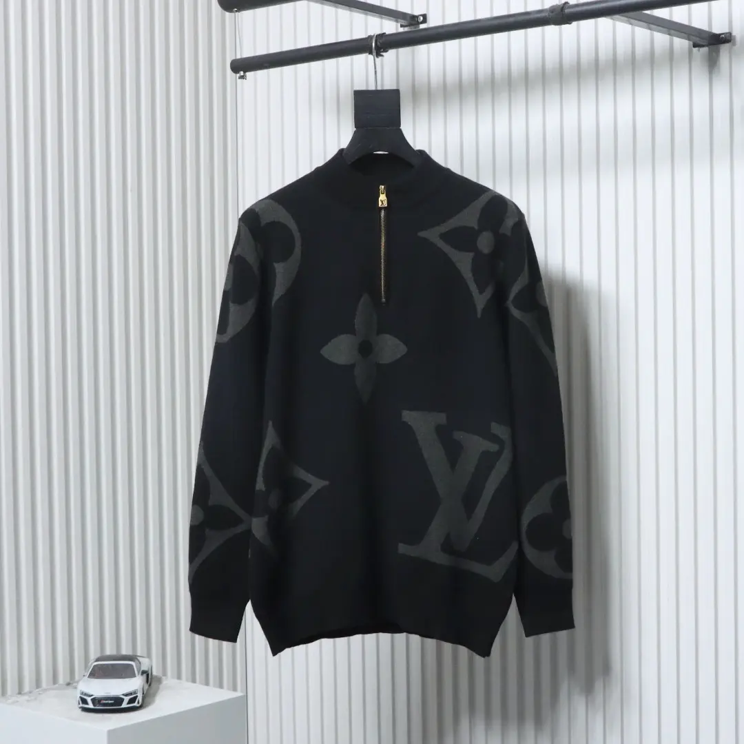 Strickpullover mit großem Monogramm-Logo und halbem Reißverschluss XXL – Bild 13