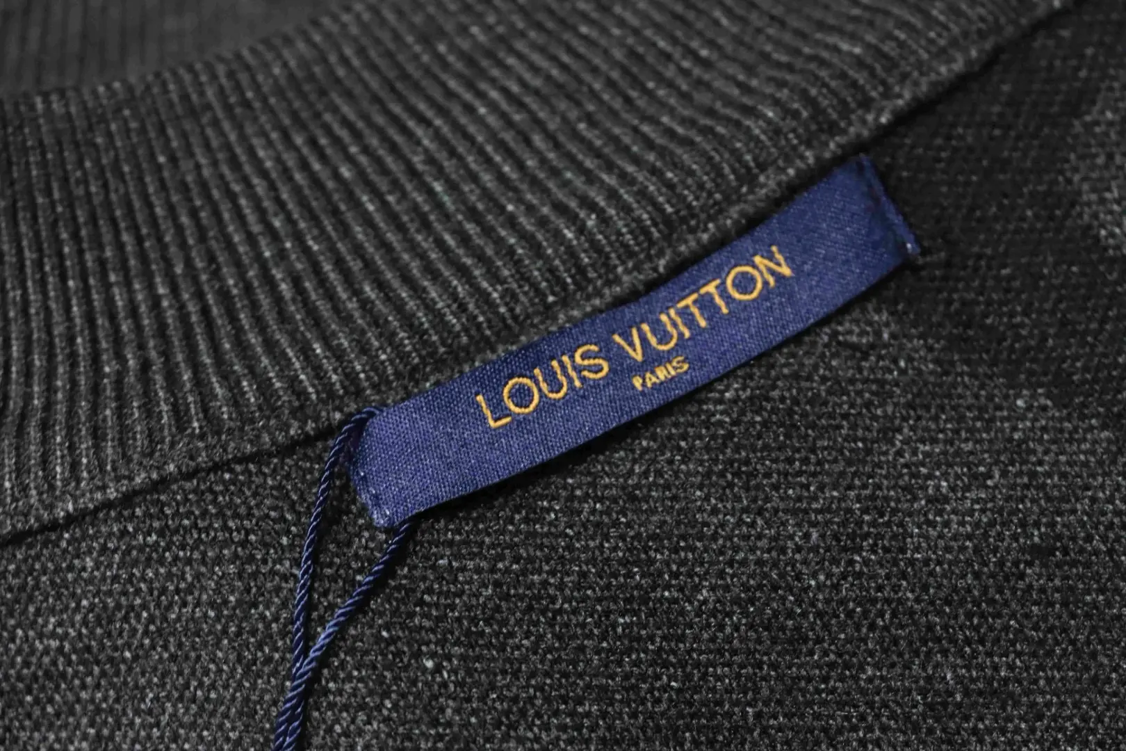 Strickpullover mit großem Monogramm-Logo und halbem Reißverschluss XXL – Bild 6