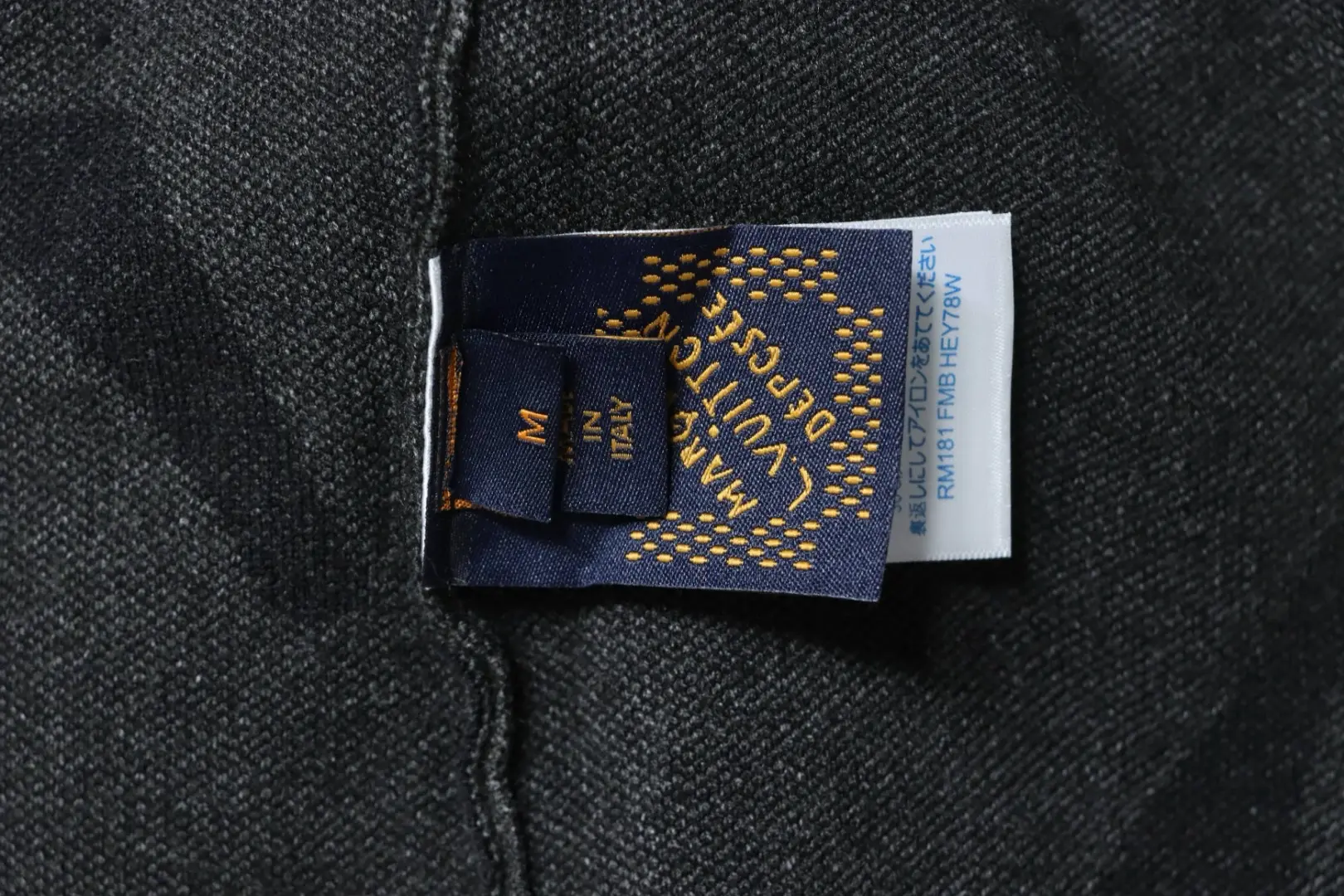 Strickpullover mit großem Monogramm-Logo und halbem Reißverschluss XXL – Bild 9