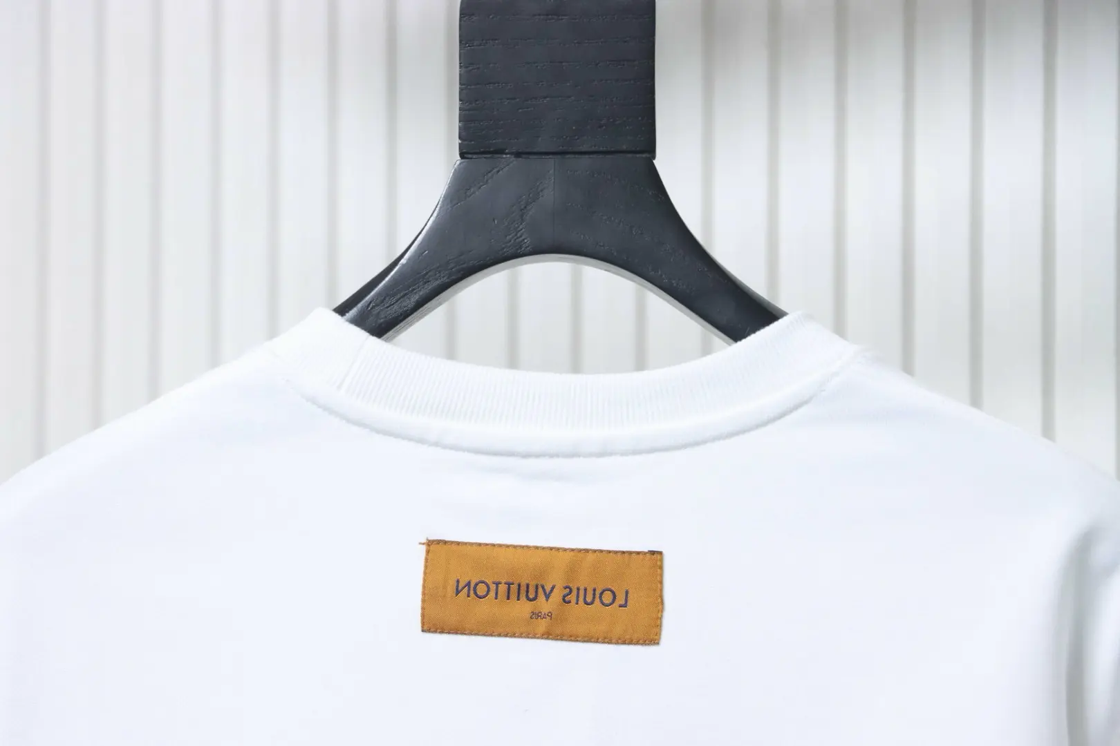 Sweatshirt mit Sonnenblumenstickerei und Rundhalsausschnitt – Bild 4