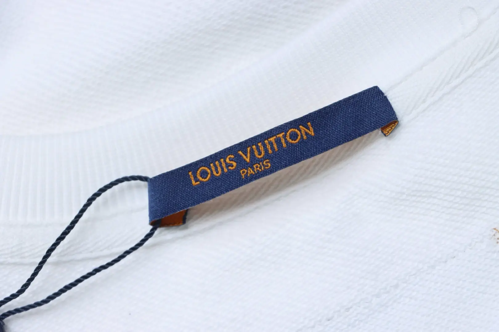 Sweatshirt mit Sonnenblumenstickerei und Rundhalsausschnitt – Bild 8