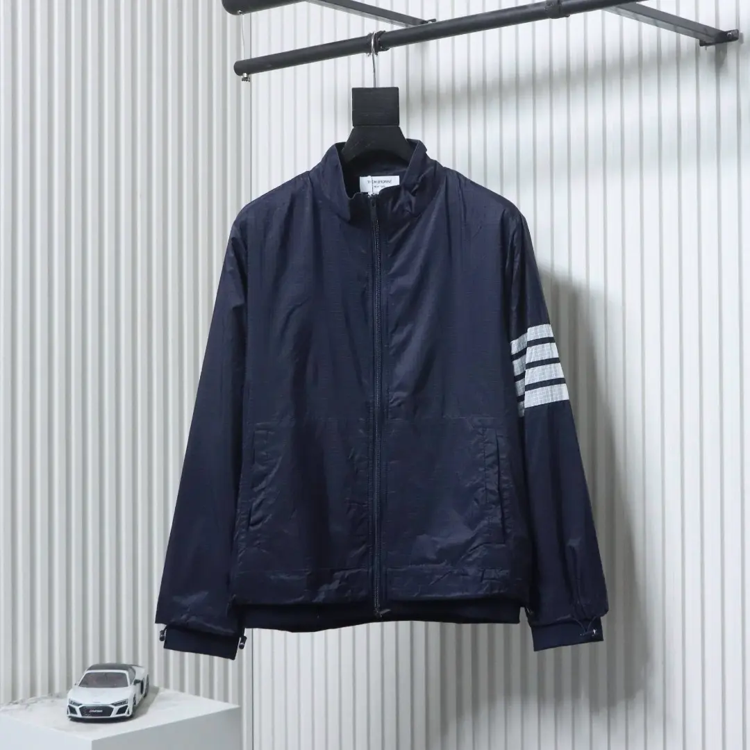 TB Doppellagige Freizeitjacke mit vierfach gewebtem Stehkragen – Bild 12