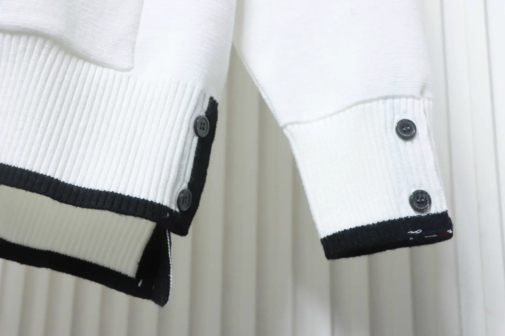 Tom Brown Wollstrickjacke, vorne kürzer und hinten länger – Bild 7