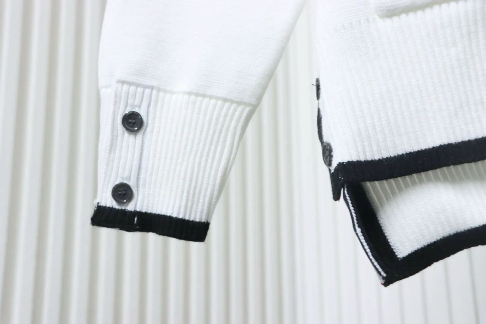 Tom Brown Wollstrickjacke, vorne kürzer und hinten länger – Bild 6