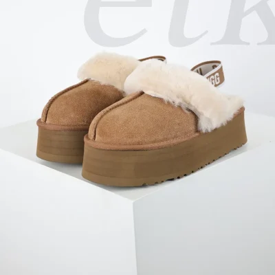 UGG Star Slipper Schneestiefel mit dicker Sohle