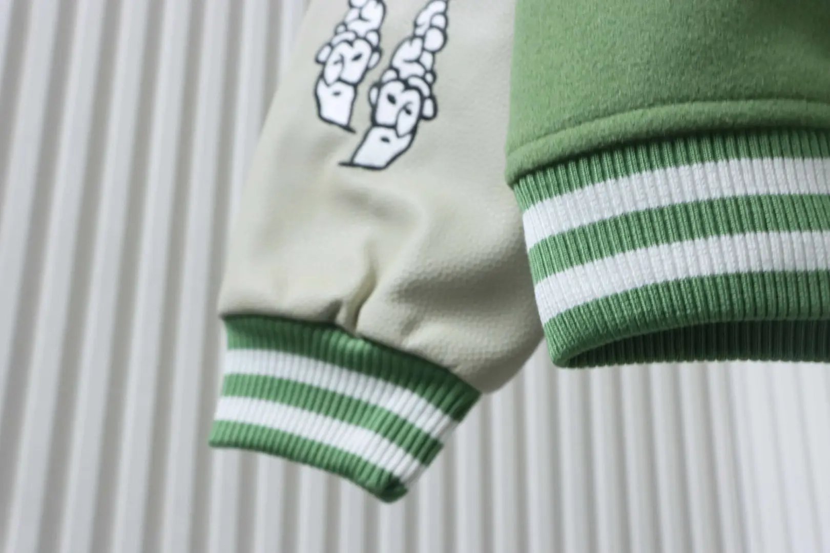 Zhang Zai bestickte Patchwork-Baseballjacke – Bild 6