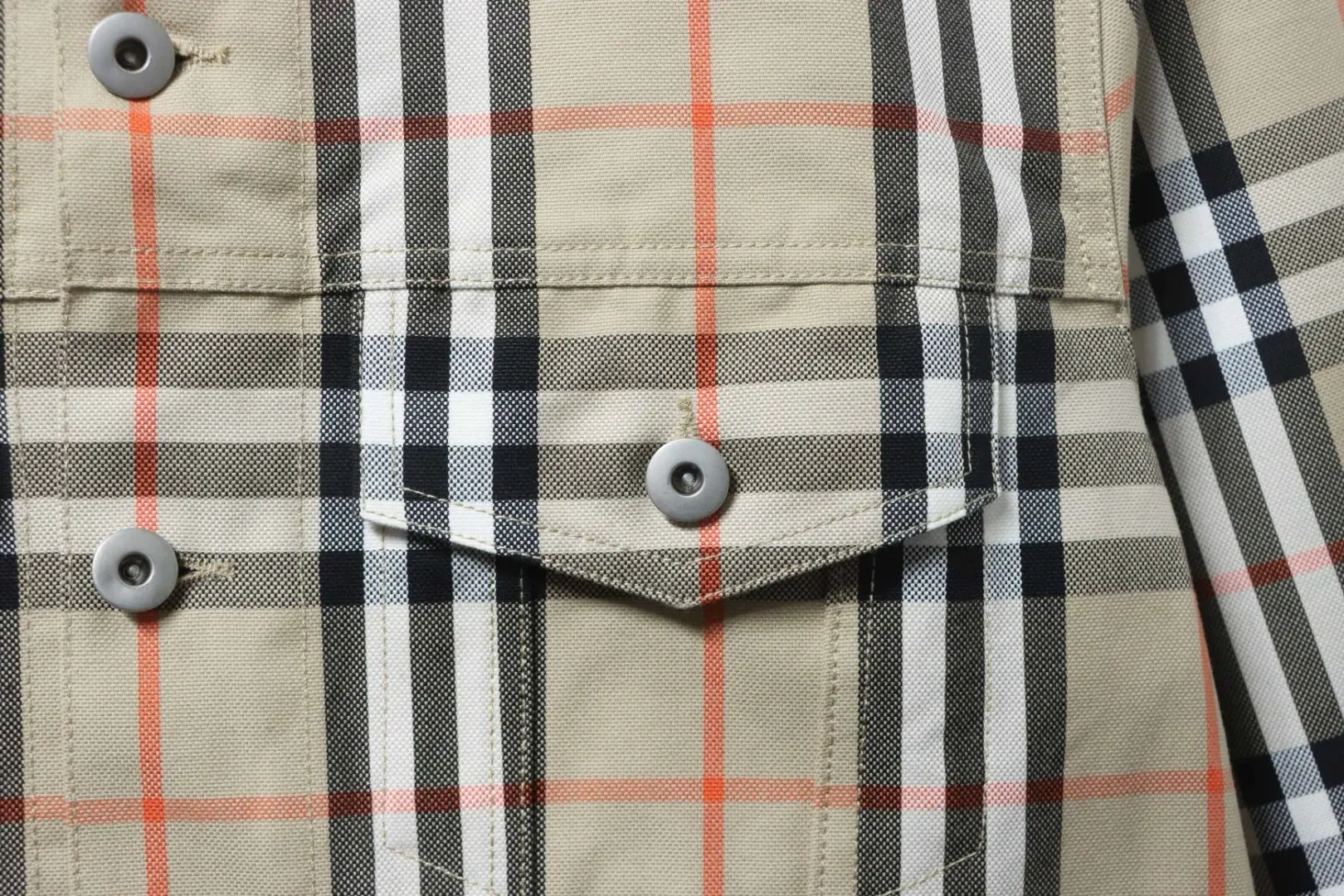 karierte Jacke mit zwei Taschen – Bild 5