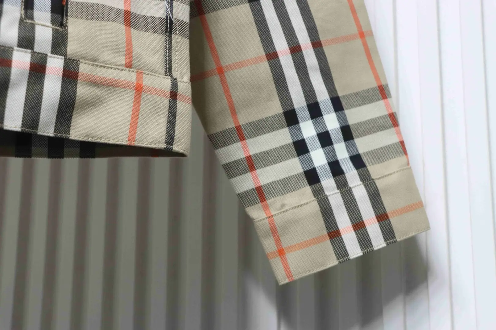 karierte Jacke mit zwei Taschen – Bild 8