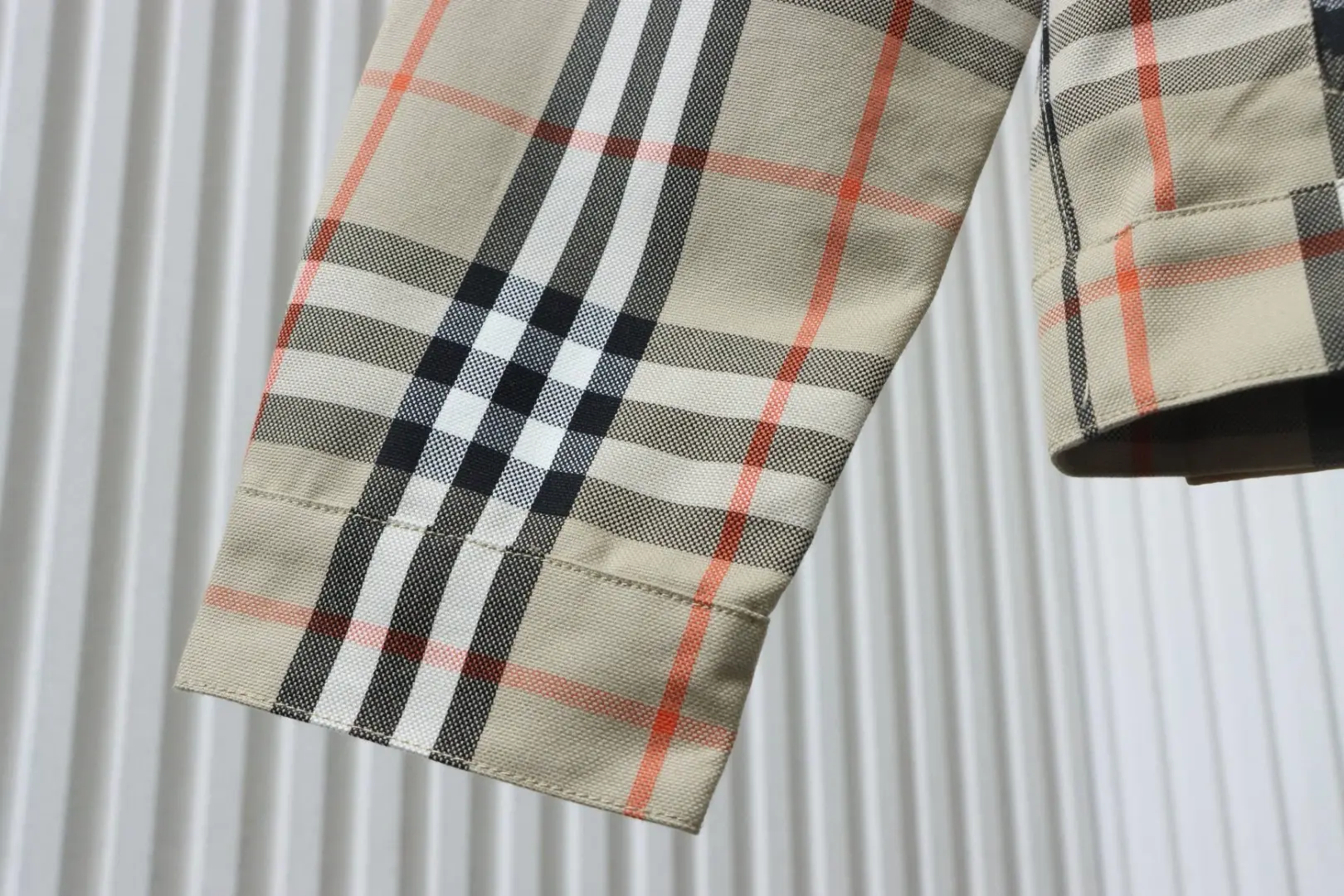 karierte Jacke mit zwei Taschen – Bild 7