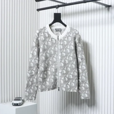 monogrammierter Jacquard-Strickpullover mit Reißverschluss