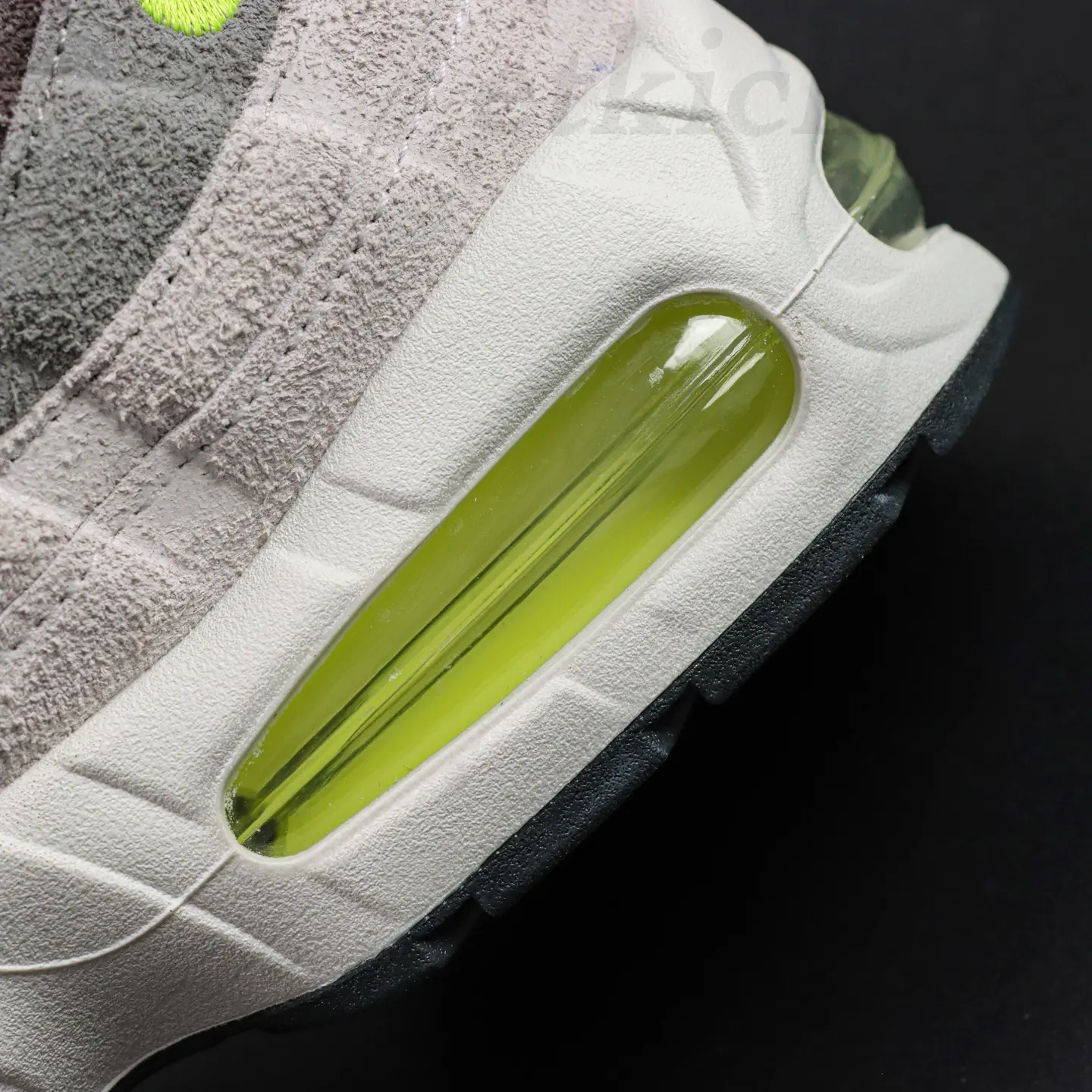 Air Max 95 Big Bubble OG „Reverse Neon“ in Schwarz und Grau – Bild 11