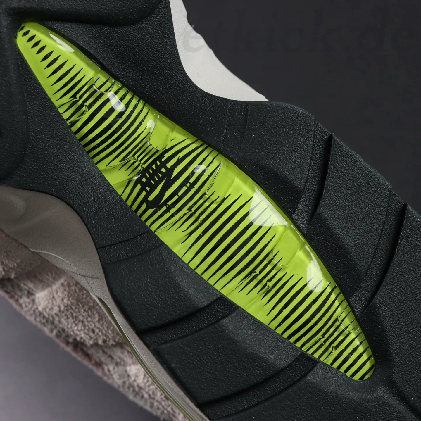 Air Max 95 Big Bubble OG „Reverse Neon“ in Schwarz und Grau – Bild 14