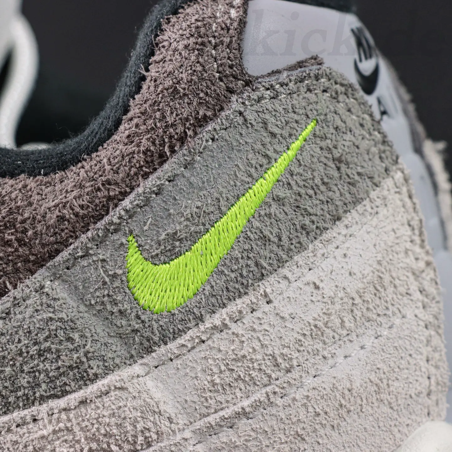 Air Max 95 Big Bubble OG „Reverse Neon“ in Schwarz und Grau – Bild 15