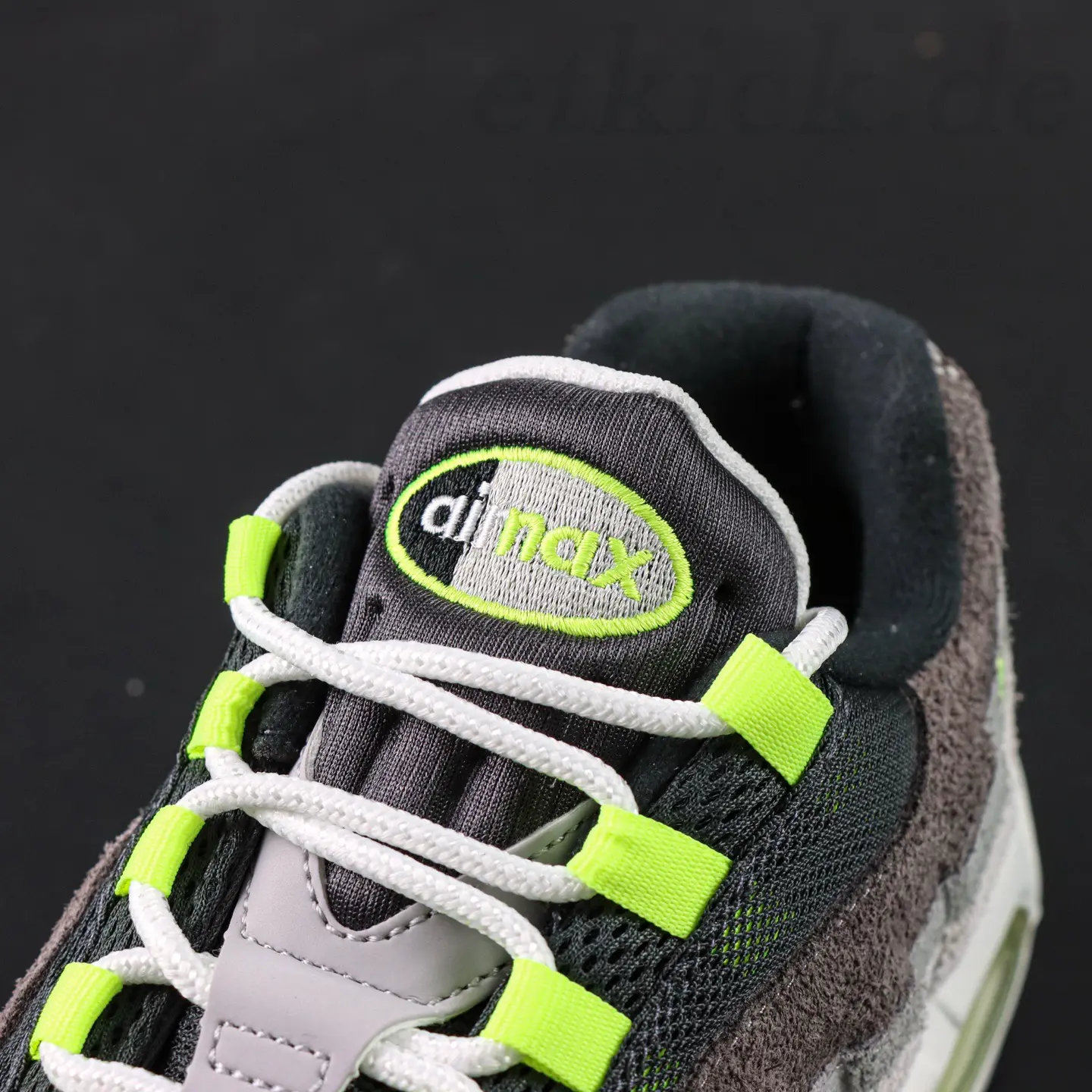 Air Max 95 Big Bubble OG „Reverse Neon“ in Schwarz und Grau – Bild 16